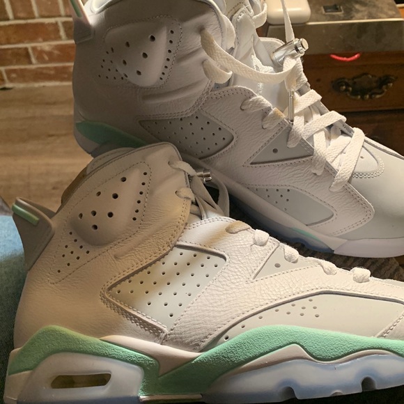 Never wore them, I’m not really a tennis shoe person! - Picture 1 of 4